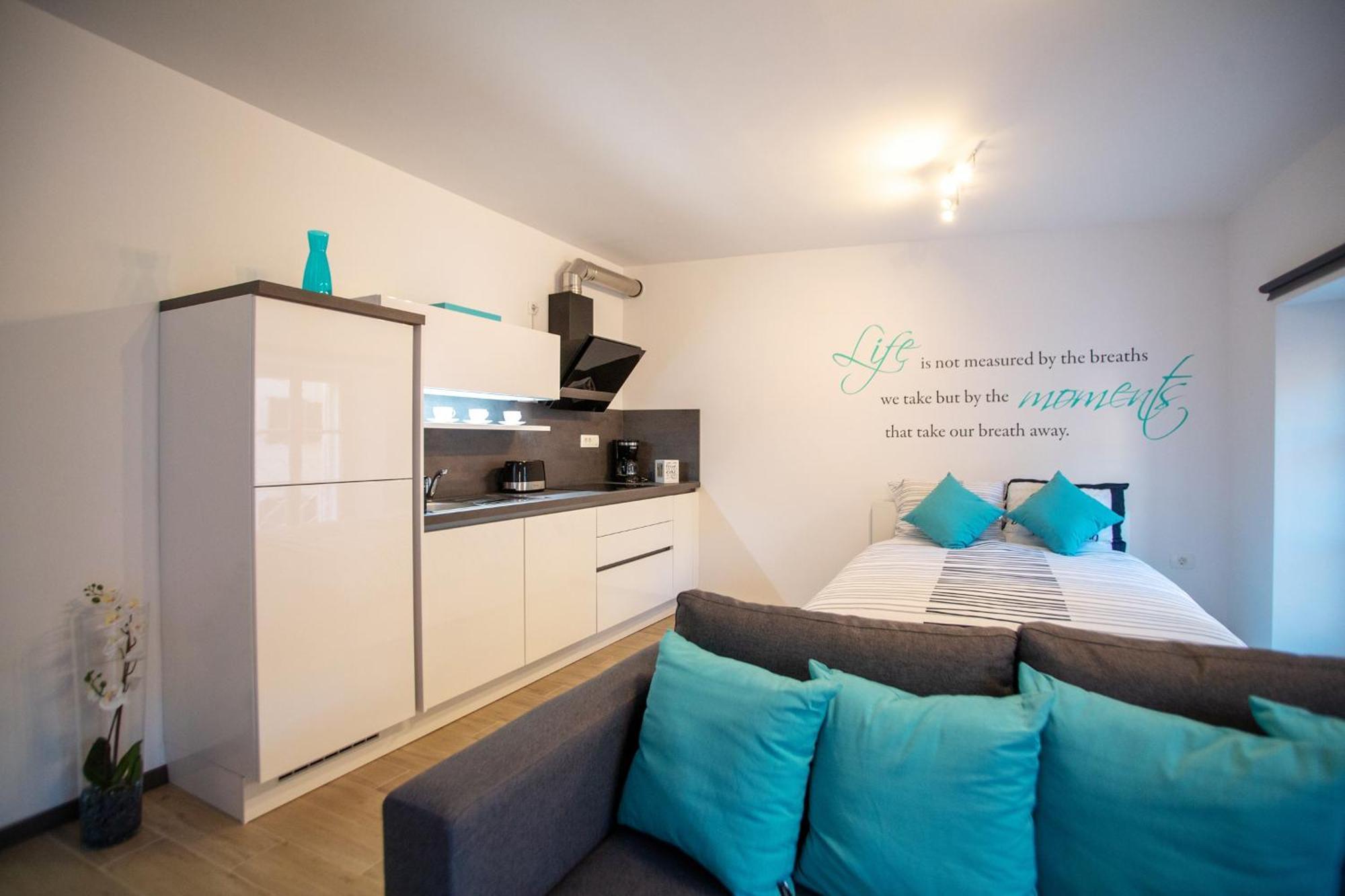 Azzurro Apartment Пиран Екстериор снимка