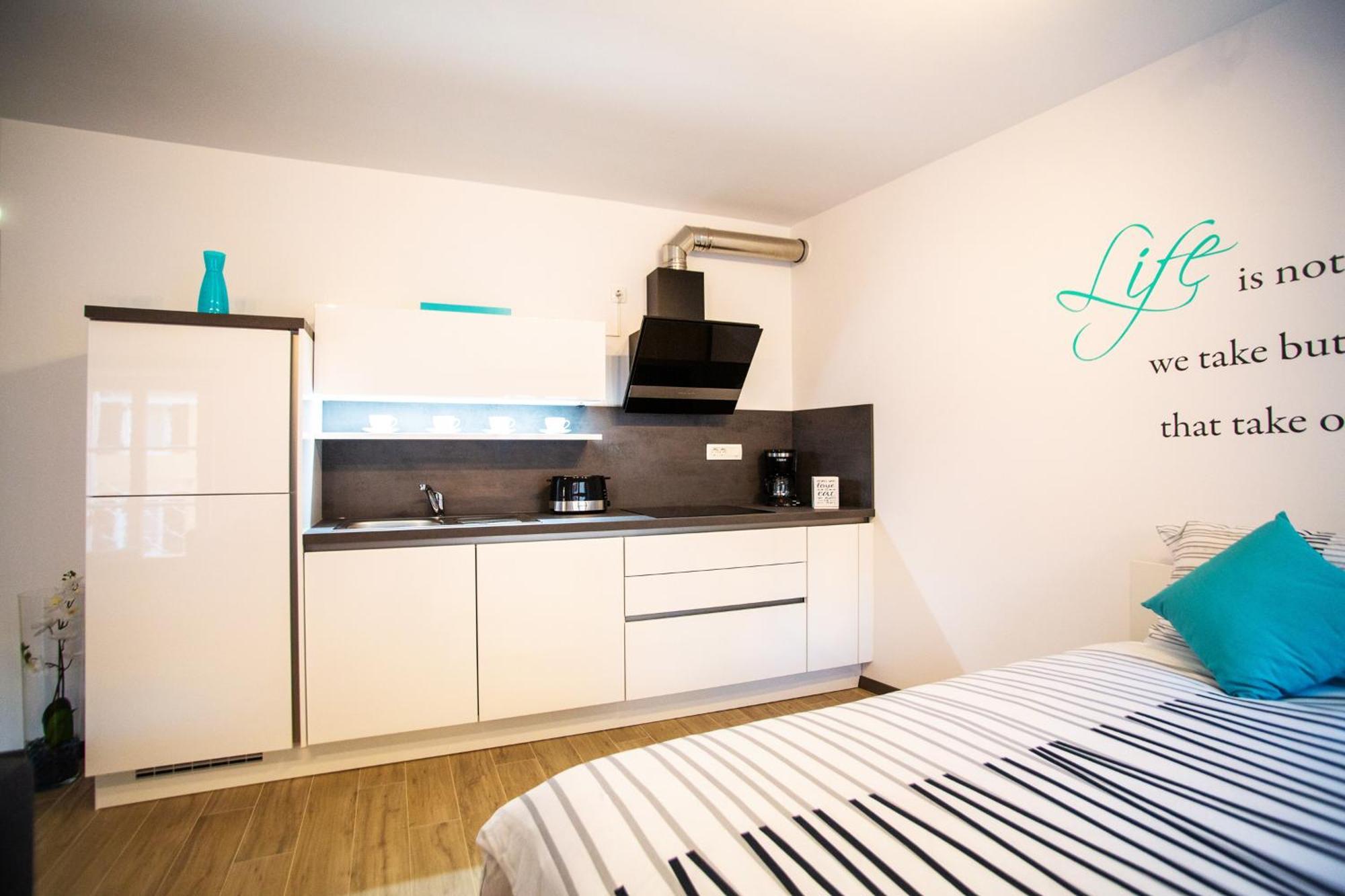 Azzurro Apartment Пиран Екстериор снимка