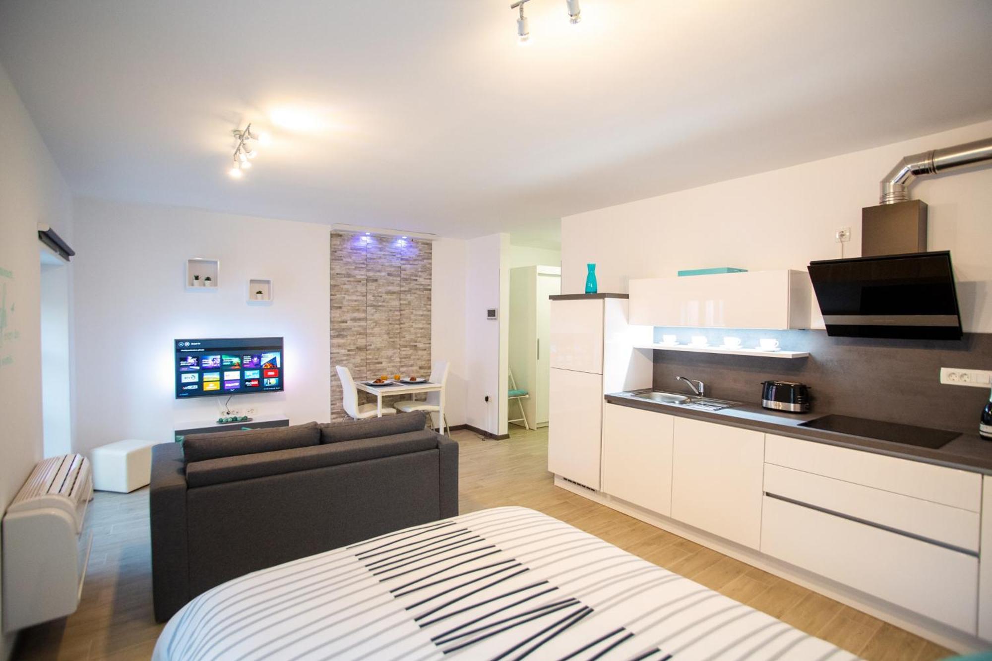 Azzurro Apartment Пиран Екстериор снимка