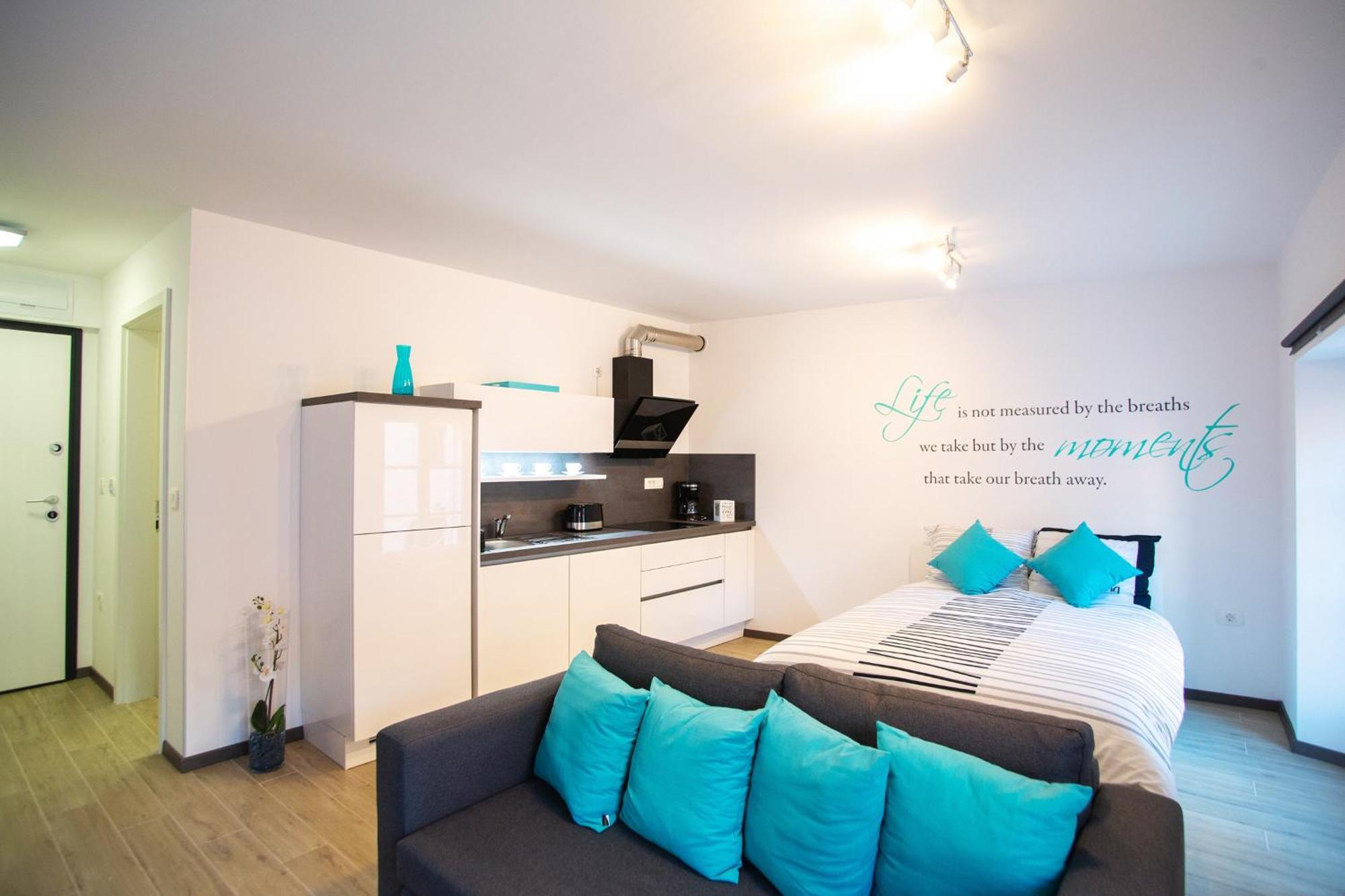 Azzurro Apartment Пиран Екстериор снимка