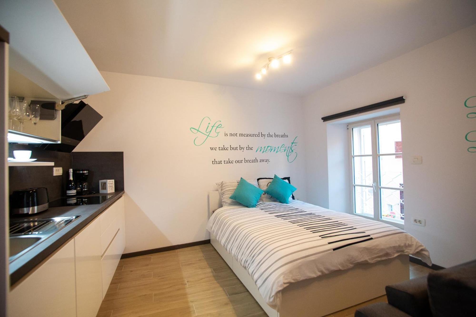 Azzurro Apartment Пиран Екстериор снимка